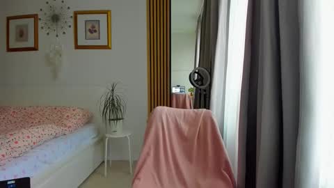 Nicole online show from 04-17-26, 04:10