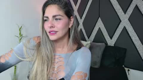 Snapshot of blonde_cat1515 chatting on 06-08-26, 05:08 alejandra online show from 06-08-26, 05:08
