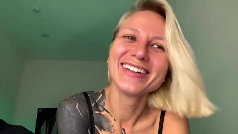 Snapshot of blonde_fuck_couple chatting on 06-06-26, 12:16 blonde_fuck_couple online show from 06-06-26, 12:16