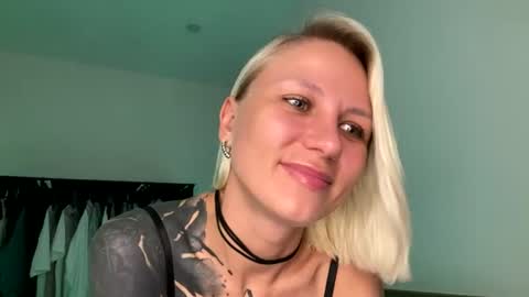 Snapshot of blonde_fuck_couple chatting on 06-20-26, 04:04 blonde_fuck_couple online show from 06-20-26, 04:04