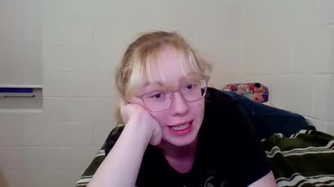 Snapshot of blonde_katie chatting on 02-03-25, 10:11 Katie online show from 02-03-25, 10:11