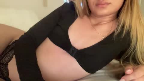 Snapshot of blonde_petite chatting on 05-29-26, 02:09 Alice online show from 05-29-26, 02:09