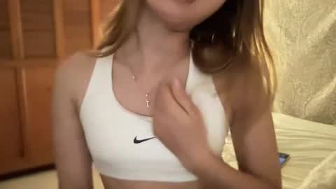 Snapshot of blonde_petite chatting on 07-05-26, 04:30 Alice online show from 07-05-26, 04:30