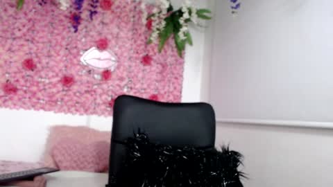 Snapshot of blonde_squirt_ chatting on 12-19-24, 10:21 blonde_squirt_ online show from 12-19-24, 10:21