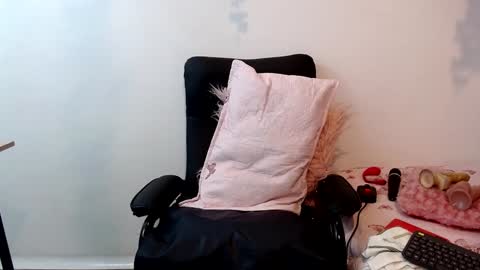 Snapshot of blonde_squirt_ chatting on 12-28-24, 11:16 blonde_squirt_ online show from 12-28-24, 11:16