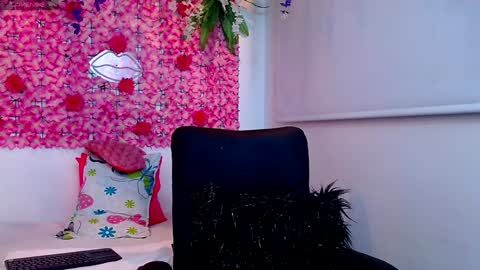 Snapshot of blonde_squirt_ chatting on 01-21-25, 02:00 blonde_squirt_ online show from 01-21-25, 02:00