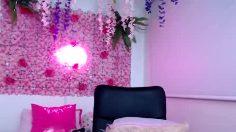 Snapshot of blonde_squirt_ chatting on 02-15-25, 12:54 blonde_squirt_ online show from 02-15-25, 12:54