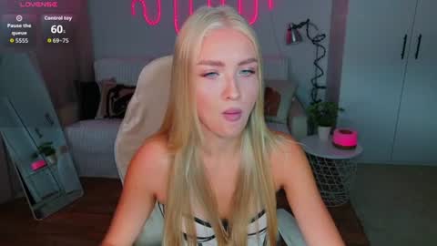Snapshot of blonde_vibe chatting on 07-01-26, 02:40 Nessa online show from 07-01-26, 02:40