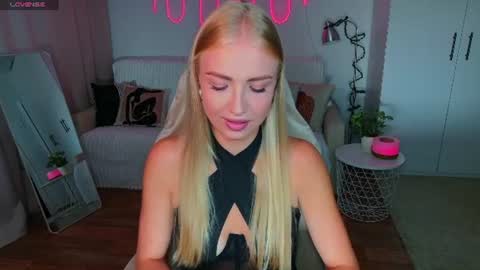 Snapshot of blonde_vibe chatting on 07-02-26, 02:45 Nessa online show from 07-02-26, 02:45
