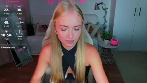 Snapshot of blonde_vibe chatting on 07-07-26, 02:54 Nessa online show from 07-07-26, 02:54
