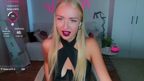 Snapshot of blonde_vibe chatting on 07-12-26, 11:56 Nessa online show from 07-12-26, 11:56
