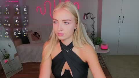 Snapshot of blonde_vibe chatting on 07-17-26, 11:06 Nessa online show from 07-17-26, 11:06