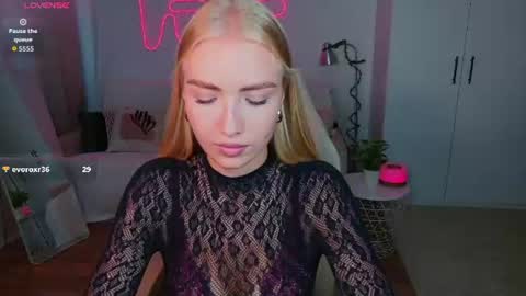 Snapshot of blonde_vibe chatting on 07-24-26, 02:15 Nessa online show from 07-24-26, 02:15