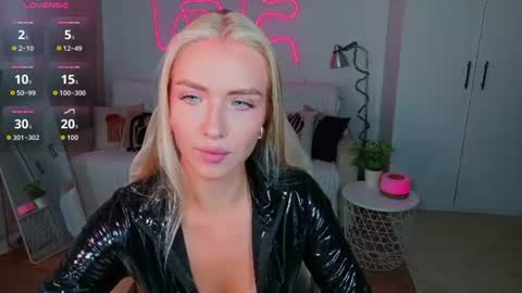 Snapshot of blonde_vibe chatting on 08-04-26, 12:41 Nessa online show from 08-04-26, 12:41