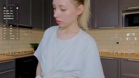 Snapshot of blondekelly chatting on 05-28-26, 04:26 Kelly online show from 05-28-26, 04:26