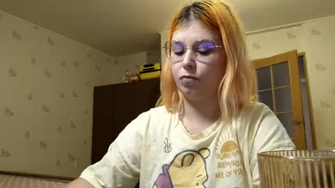 Snapshot of blondellgrubaugh chatting on 07-21-26, 05:15 Evelina online show from 07-21-26, 05:15