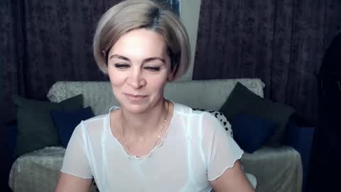Snapshot of blondemommy_77 chatting on 12-08-24, 08:47 Lola online show from 12-08-24, 08:47