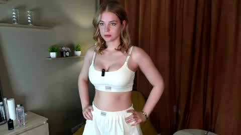 Snapshot of blondensinful chatting on 05-31-26, 10:11 blondensinful online show from 05-31-26, 10:11