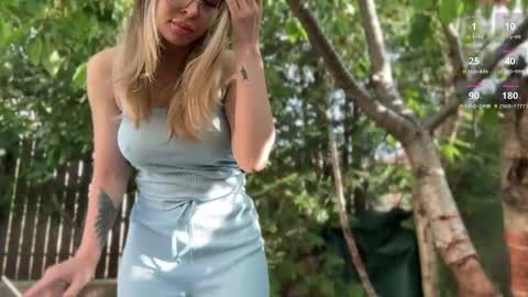 Snapshot of blondevenom chatting on 05-19-26, 05:58 OnlyFans livia77 twitter liv20 4u online show from 05-19-26, 05:58