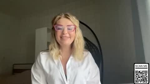 Snapshot of blondie_xoxoxo chatting on 06-26-26, 10:52 blondie_xoxoxo online show from 06-26-26, 10:52