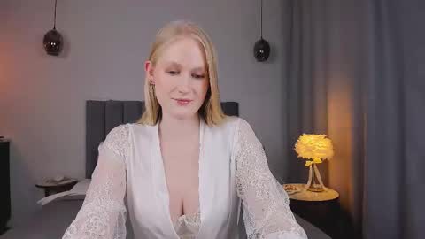 Mia online show from 02-22-25, 03:03