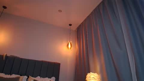 Mia online show from 12-02-25, 09:43