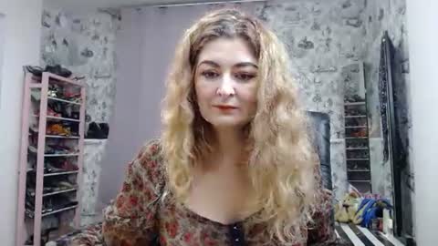 Snapshot of blondmilfs chatting on 12-04-24, 01:25 BlondMILfs online show from 12-04-24, 01:25