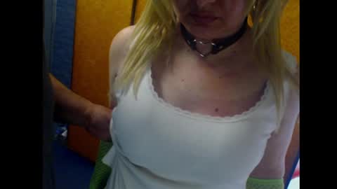 Snapshot of blontsex chatting on 05-03-26, 10:05 Blontsex online show from 05-03-26, 10:05