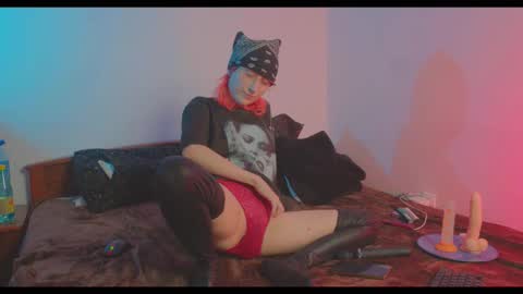 Snapshot of bloom_fairy chatting on 01-16-26, 01:37 Bloom online show from 01-16-26, 01:37