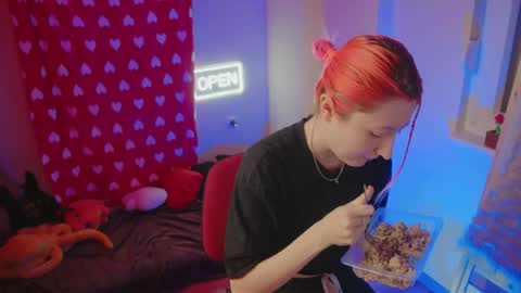 Snapshot of bloom_fairy chatting on 02-16-26, 01:51 Bloom online show from 02-16-26, 01:51