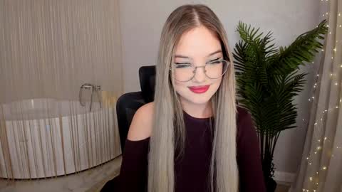 Sophia online show from 01-14-25, 06:17