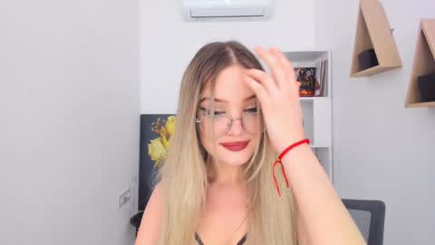 Sophia online show from 01-26-25, 01:52