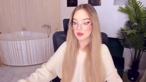 Sophia online show from 02-15-25, 11:03