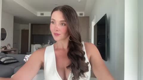 Snapshot of bloomyogi chatting on 06-18-26, 08:57 Emma Bloom online show from 06-18-26, 08:57