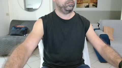 Snapshot of blop99 chatting on 11-05-25, 09:26 Blop online show from 11-05-25, 09:26