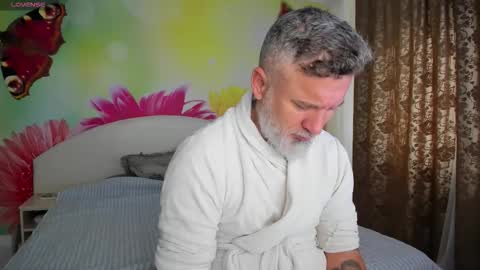 Snapshot of blowmyxxl chatting on 12-18-25, 07:03 Nico online show from 12-18-25, 07:03