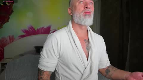 Snapshot of blowmyxxl chatting on 12-19-25, 05:14 Nico online show from 12-19-25, 05:14