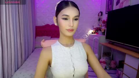 Snapshot of blue_aiveexx chatting on 05-22-26, 02:51 aivee online show from 05-22-26, 02:51