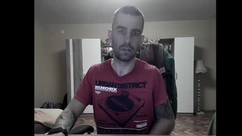 Snapshot of blue_eyed_wolf chatting on 12-01-24, 07:47 Runaway online show from 12-01-24, 07:47