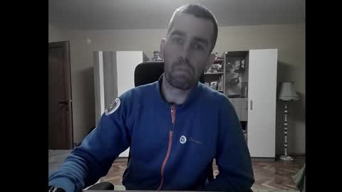 Snapshot of blue_eyed_wolf chatting on 12-10-24, 03:33 Runaway online show from 12-10-24, 03:33