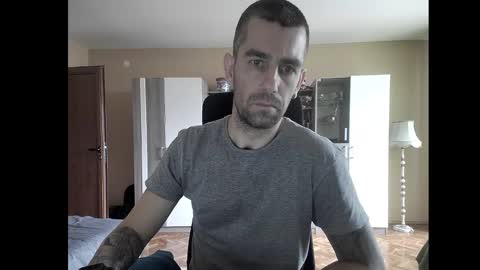 Snapshot of blue_eyed_wolf chatting on 12-11-24, 07:31 Runaway online show from 12-11-24, 07:31