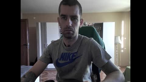 Snapshot of blue_eyed_wolf chatting on 12-17-24, 01:38 Runaway online show from 12-17-24, 01:38