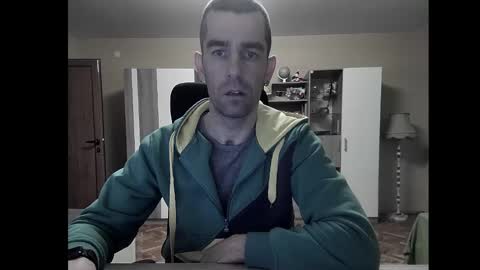 Snapshot of blue_eyed_wolf chatting on 12-30-24, 02:40 Runaway online show from 12-30-24, 02:40