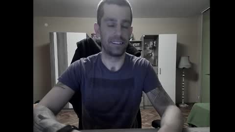 Snapshot of blue_eyed_wolf chatting on 01-10-25, 08:37 Runaway online show from 01-10-25, 08:37