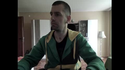 Snapshot of blue_eyed_wolf chatting on 01-23-25, 08:04 Runaway online show from 01-23-25, 08:04