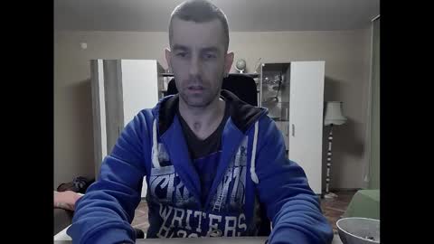 Snapshot of blue_eyed_wolf chatting on 02-15-25, 07:39 Runaway online show from 02-15-25, 07:39