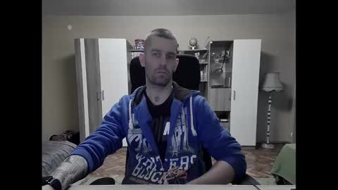 Snapshot of blue_eyed_wolf chatting on 02-17-25, 03:31 Runaway online show from 02-17-25, 03:31