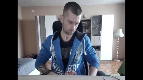 Snapshot of blue_eyed_wolf chatting on 02-18-25, 02:59 Runaway online show from 02-18-25, 02:59