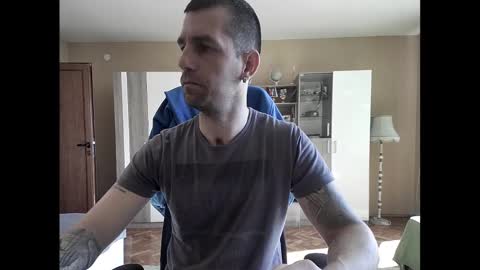 Snapshot of blue_eyed_wolf chatting on 02-25-25, 08:14 Runaway online show from 02-25-25, 08:14