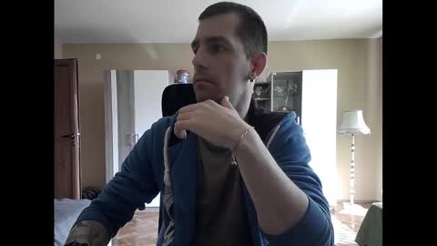 Snapshot of blue_eyed_wolf chatting on 03-04-25, 10:57 Runaway online show from 03-04-25, 10:57